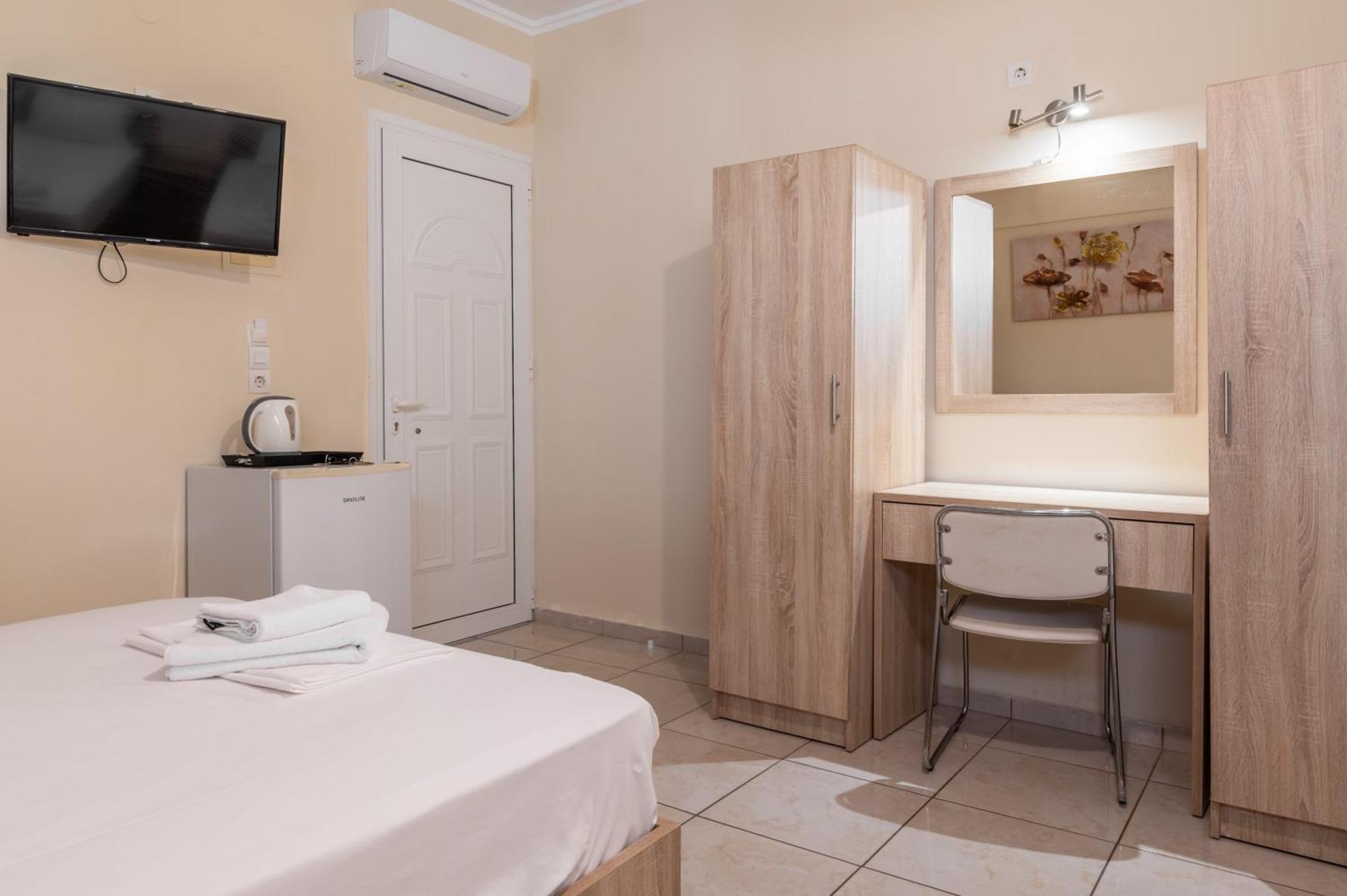 Fontana Luxury Rooms Mytilene Bagian luar foto